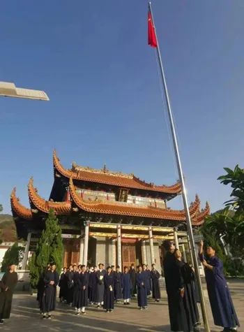 南岳道教协会组织南岳衡山各道观举行升国旗仪式