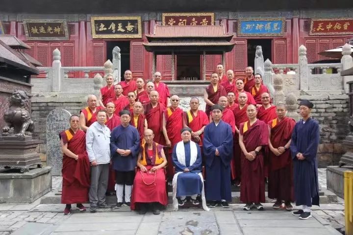 中国藏语系高级佛学院学员参访嵩山中岳庙