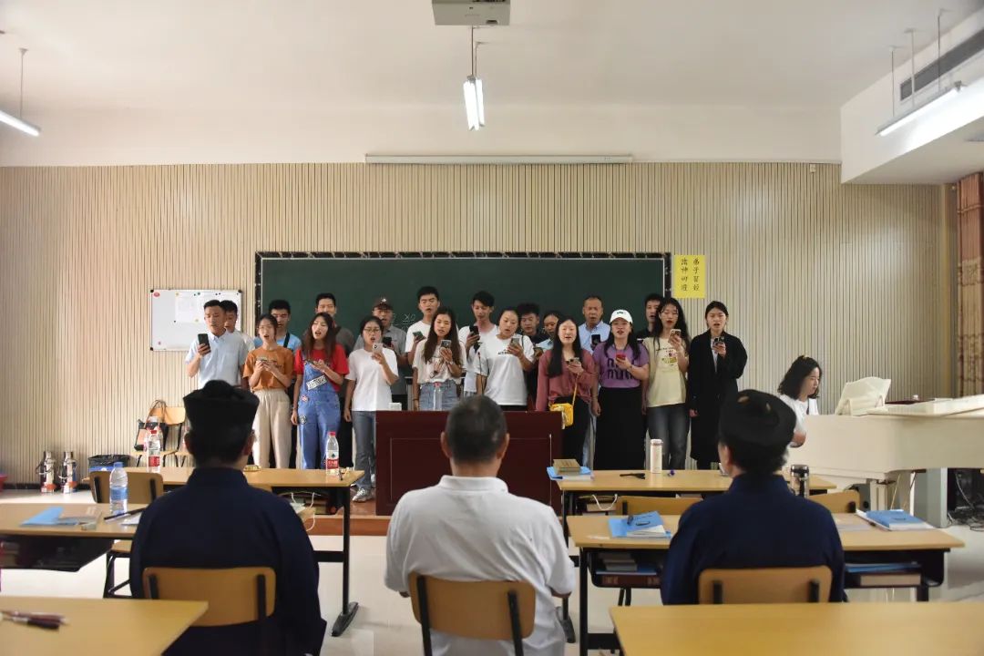中南神学院师生到武当山道教学院参访