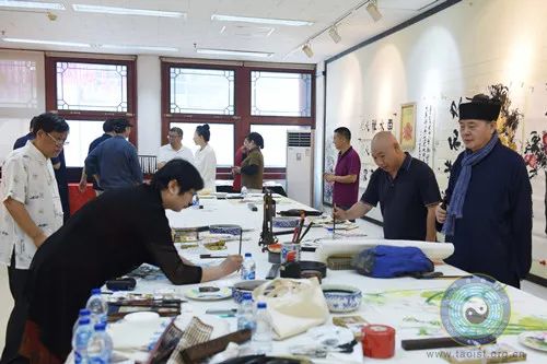 中国道教协会道家书画院举行“学用新思想、建功新时代”书画笔会